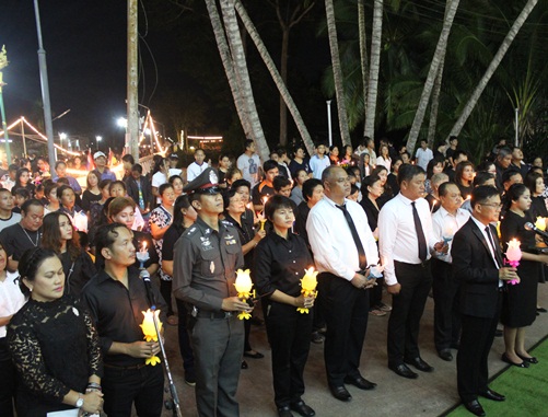 จุดเทียนถวายอาลัยพ่อหลวง